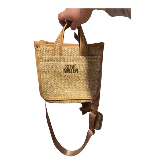 Steve Madden Beige Straw Tote Crossbody with Adjustable Strap & AirPod Case - Picture 3 of 6